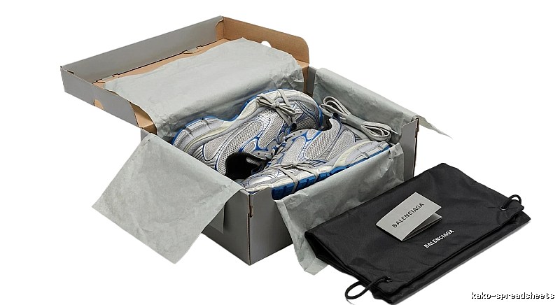 Balenciaga retro-style grey sports shoes