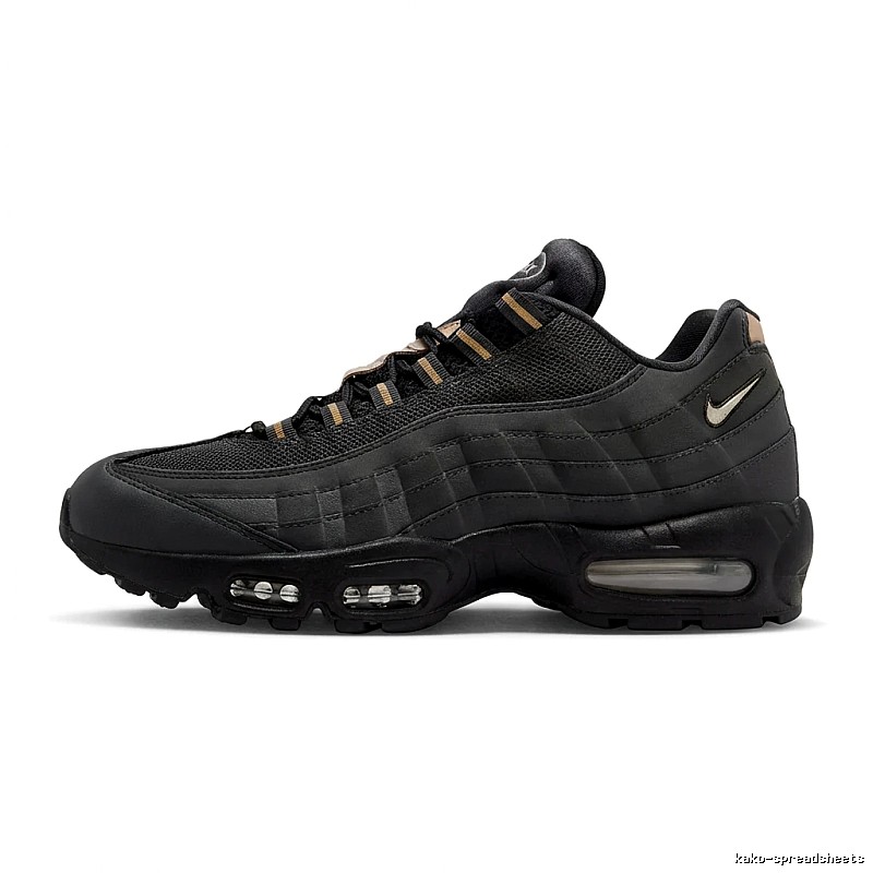 Nike retro-style black sports shoes